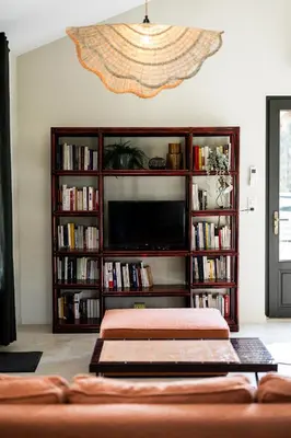 Bibliothèque dans la maison de vacances
