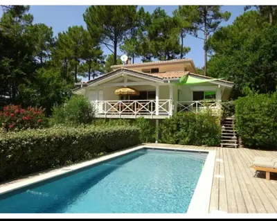 Piscine de l'établissement Villa Prestige 5 étoiles Piscine Biscarrosse Lac Golf ou située à proximité