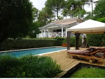 Piscine de l'établissement Villa Prestige 5 étoiles Piscine Biscarrosse Lac Golf ou située à proximité