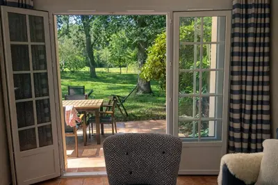 Jardin de l'établissement Maison villa Lilou , avec piscine, sur le golf, plage à 10 min à pied