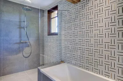 Salle de bains dans l'établissement Villa MOANA - Archik - Accès plage