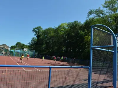 Tennis ou squash au sein de le camping ou à proximité