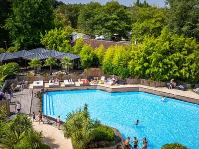 Piscine de l'établissement Mobil Home Famille 6 Pers. avec Terrasse - API-1-52-1644 ou située à proximité