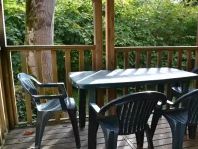 Balcon ou terrasse dans l'établissement Mobil Home Famille 6 Pers. avec Terrasse - API-1-52-1644