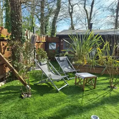 Cabane planquée tout confort