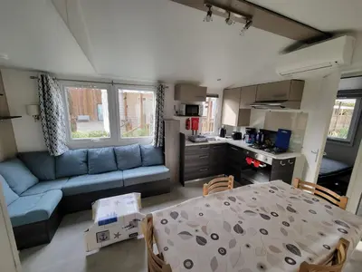 Cuisine ou kitchenette dans l'établissement MH H24 3 chambres 1 salle de bain dans camping 4 étoiles