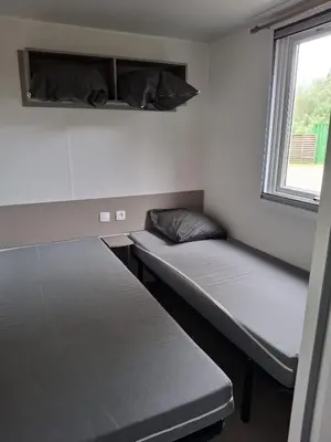 Un ou plusieurs lits dans un hébergement de l'établissement MH H24 3 chambres 1 salle de bain dans camping 4 étoiles