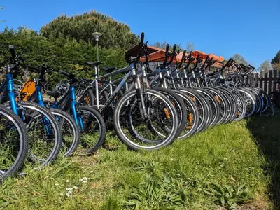Vélo sur le terrain de l'établissement Mobilhome 713 panoramique Siblu ou dans les environs