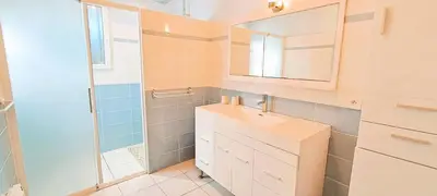 Salle de bains dans l'établissement Villa Cormoran - maison principale & deux dépendances au bord de l'Océan Atlantique - Villa 7 pièces 14 personnes - (Maison principale + 2 dépendances) MAE-0893