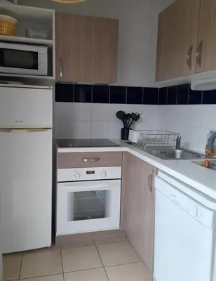 Cuisine ou kitchenette dans l'établissement villa, climatisé domaine des grands lacs