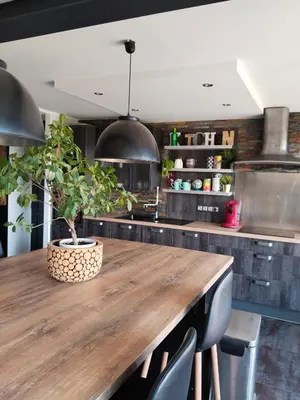 Cuisine ou kitchenette dans l'établissement Villa piscine urt