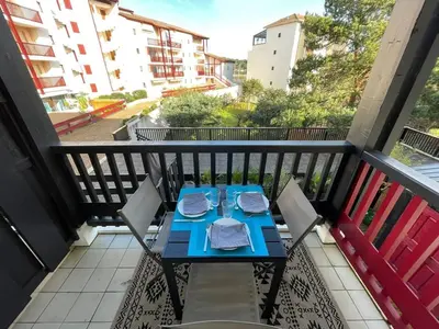 Balcon ou terrasse dans l'établissement Studio Rénové au Port avec Terrasse et WiFi - FR-1-413-264