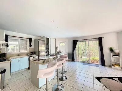 Cuisine ou kitchenette dans l'établissement VILLA PYLA SUR MER - INDIVIDUELLE avec PISCINE CHAUFFÉE