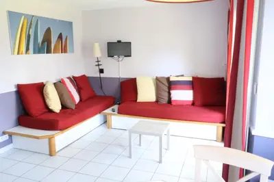 Coin salon dans l'établissement Le Fairway – T2 piscines plage golf