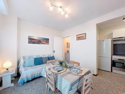 Cuisine ou kitchenette dans l'établissement Apartment La Centrale-10 by Interhome