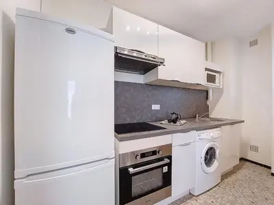 Cuisine ou kitchenette dans l'établissement Apartment La Centrale-10 by Interhome