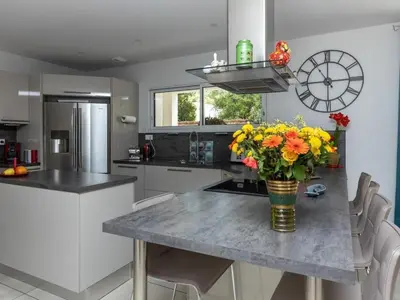 Cuisine ou kitchenette dans l'établissement Holiday Home L'Oustaou des Hournails - Das Haus der Hournails by Interhome
