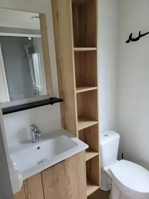 Salle de bains dans l'établissement MH 479 3 chambres et 2 salles de bain dans camping 4 étoiles