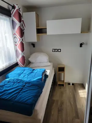 Un ou plusieurs lits dans un hébergement de l'établissement MH 470 3chambres et 1salle de bain dans camping 4 étoiles