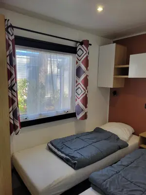 Un ou plusieurs lits dans un hébergement de l'établissement MH 470 3chambres et 1salle de bain dans camping 4 étoiles