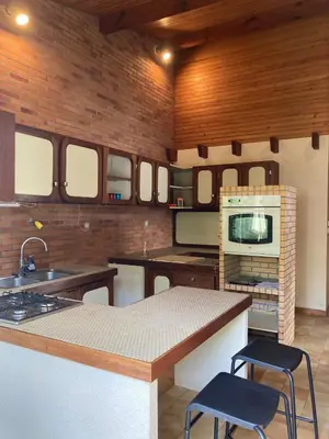 Cuisine ou kitchenette dans l'établissement Esprit Californie maison lumineuse avec jardin