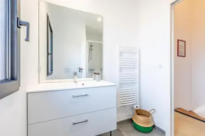 Salle de bains dans l'établissement Numa - Maison de ville 6 personnes