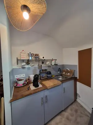 Cuisine ou kitchenette dans l'établissement Candy house