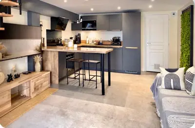 Cuisine ou kitchenette dans l'établissement Your stay in a modern and warm two-room apartment