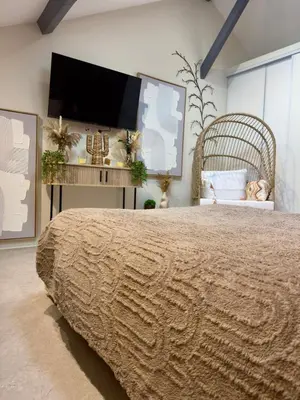 Télévision ou salle de divertissement dans l'établissement Your stay in a modern and warm two-room apartment