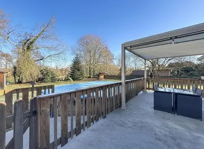 Piscine de l'établissement L'Orée des pins ou située à proximité
