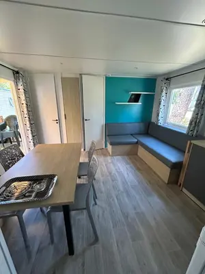 Coin salon dans l'établissement Camping les Olyats
