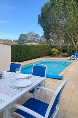 Piscine de l'établissement Maison avec piscine du golf de Gujan ou située à proximité