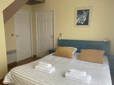 Un ou plusieurs lits dans un hébergement de l'établissement Maison avec piscine du golf de Gujan