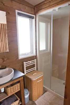 Salle de bains dans l'établissement COTTAGE VIP du Bassin