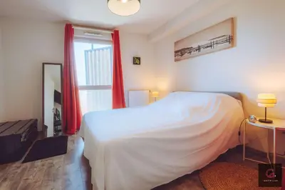 Un ou plusieurs lits dans un hébergement de l'établissement Appartement cosy avec balcon au cœur de Biscarrosse