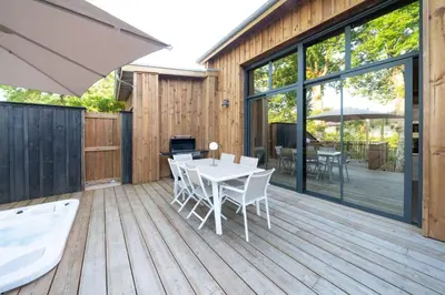 Balcon ou terrasse dans l'établissement Maison avec Spa et Accès direct au Lac de Cazaux