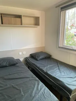 Un ou plusieurs lits dans un hébergement de l'établissement MH 459 3 chambres et 1 salle de bain dans camping 4 étoiles