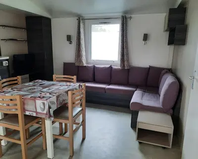 Coin salon dans l'établissement La Réserve 4 étoiles à GASTES emplacement 543 3CH 2SDB 6 personnes