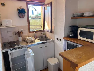 Cuisine ou kitchenette dans l'établissement maison village khelus