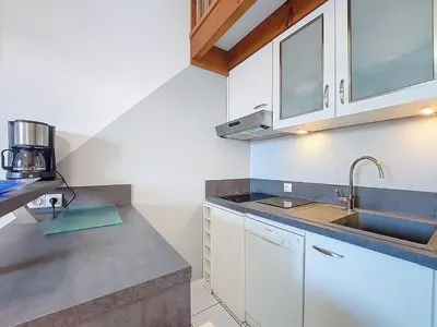 Cuisine ou kitchenette dans l'établissement Holiday Home Plage sud-4 by Interhome