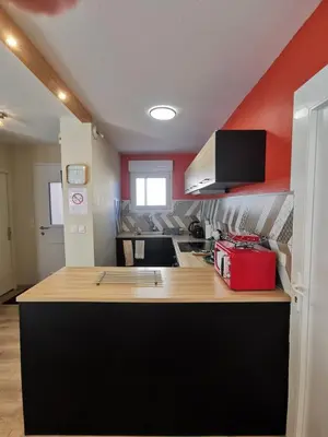 Cuisine ou kitchenette dans l'établissement La coccinelle