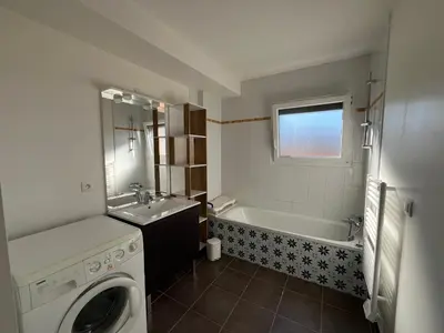 Salle de bains dans l'établissement Appartement cosy centre-ville, animaux admis - 6 pers. - FR-1-319-629
