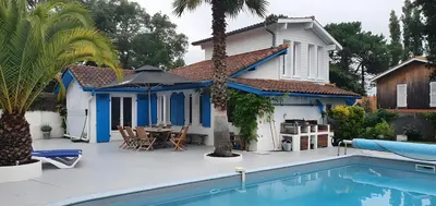 Piscine de l'établissement Studio proche de l'Océan - Calme et Pratique ou située à proximité