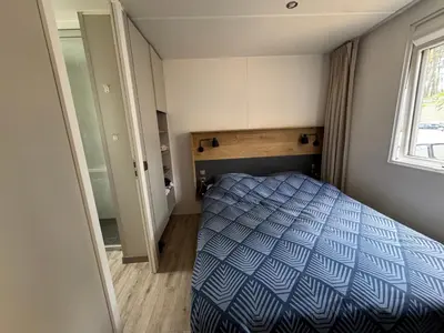 Un ou plusieurs lits dans un hébergement de l'établissement Mobilhome 3ch 2sdb climatisé