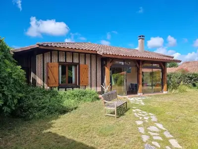Jardin de l'établissement Landaise Lou Pao, 2 maisons, piscine, Lac de Léon