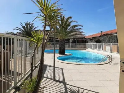Piscine de l'établissement Maison 6 personnes avec jardin derrière la dune ou située à proximité