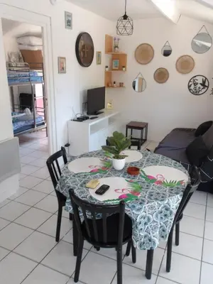 Télévision ou salle de divertissement dans l'établissement Chalet