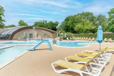 Piscine de l'établissement Chalet ou située à proximité