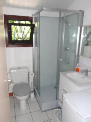 Salle de bains dans l'établissement Chalet