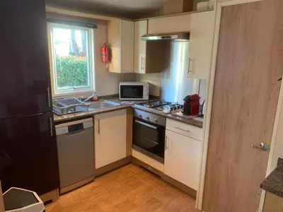 Cuisine ou kitchenette dans l'établissement Mobile Home grand confort 4 à 6personnes au bord du lac de Biscarosse camping 4 étoiles